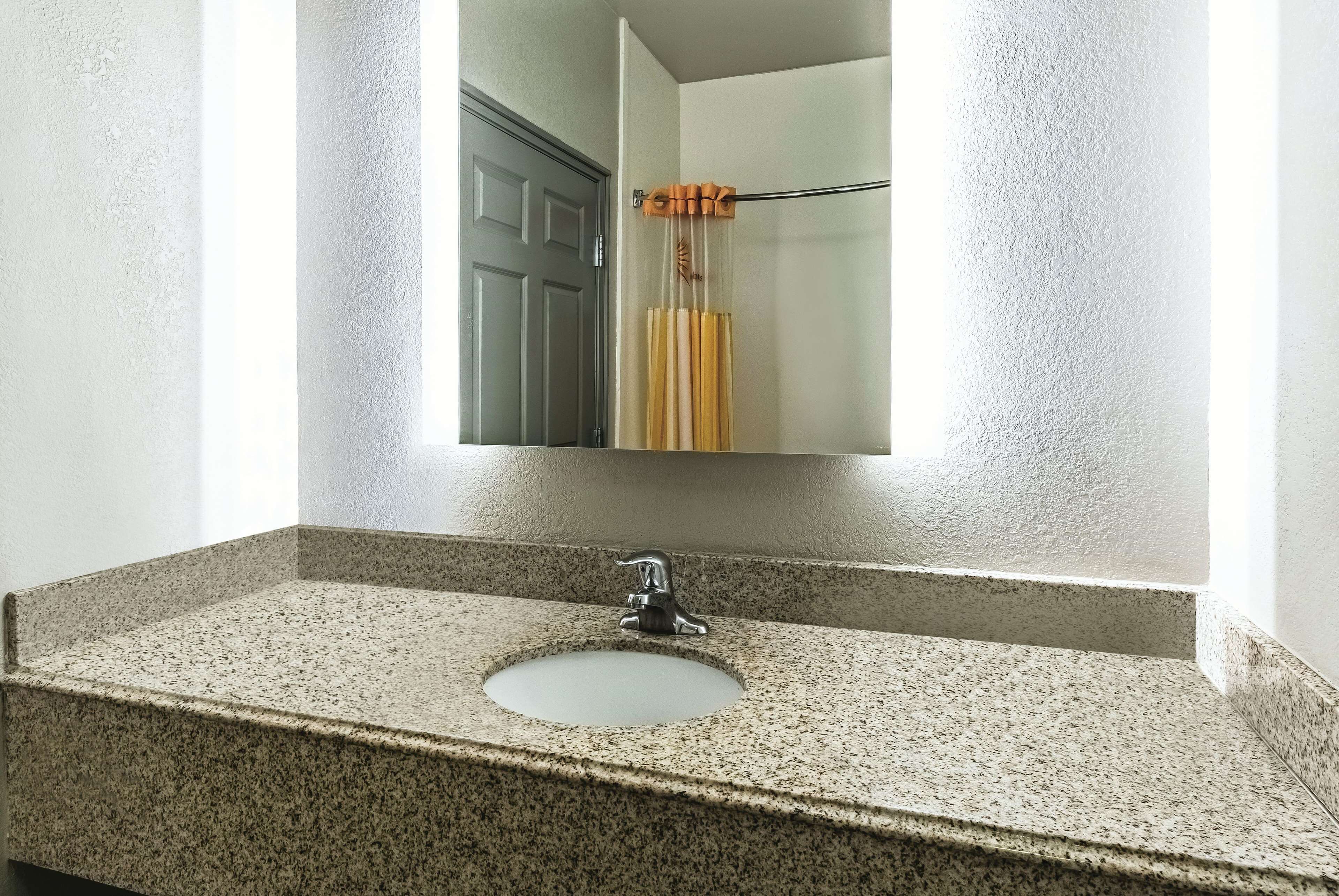 Photo - La Quinta by Wyndham Phoenix I-10 West