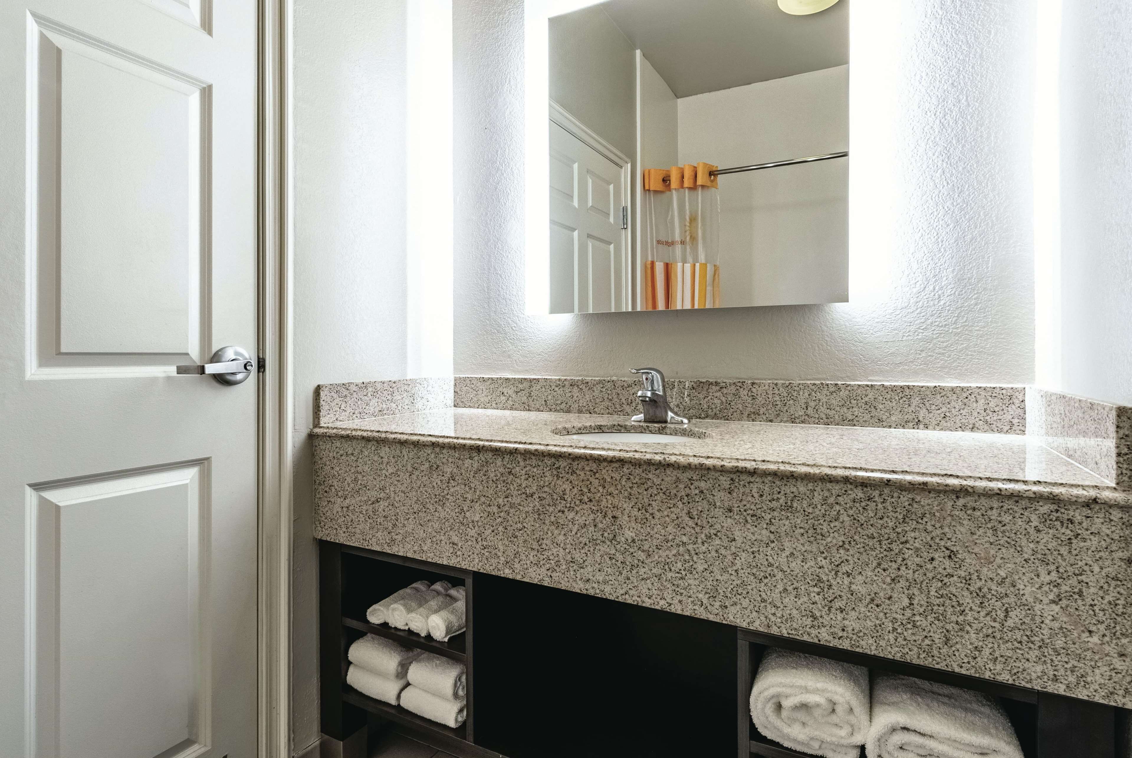 Photo - La Quinta by Wyndham Phoenix I-10 West