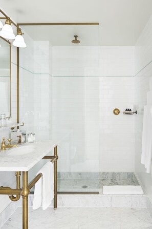 Designer toiletries, hair dryer, bathrobes, slippers - The Bowery Hotel (New York)