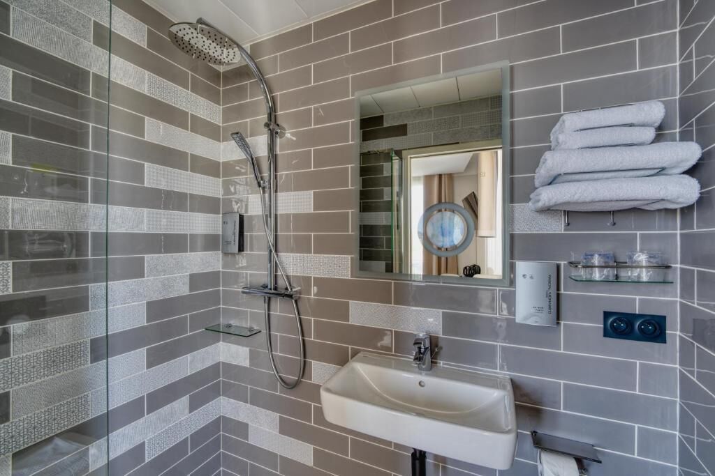 Comfort kamer, uitzicht op stad | Badkamer