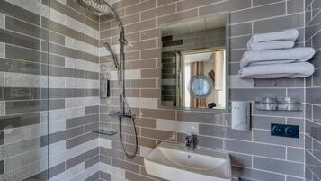 Comfort kamer, uitzicht op stad | Badkamer