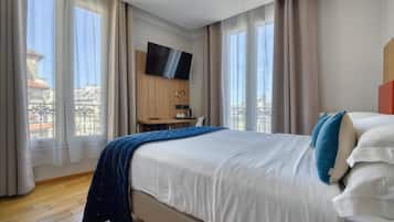 In-room safe, soundproofing, iron/ironing board, free WiFi