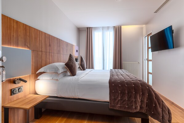 In-room safe, soundproofing, iron/ironing board, free WiFi