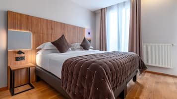 In-room safe, soundproofing, iron/ironing board, free WiFi