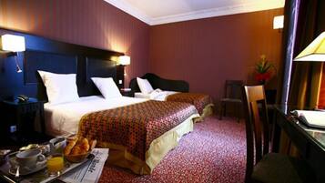 Triple Room | Premium bedding, in-room safe, desk, blackout drapes