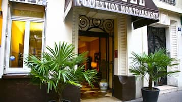 Pintu masuk properti