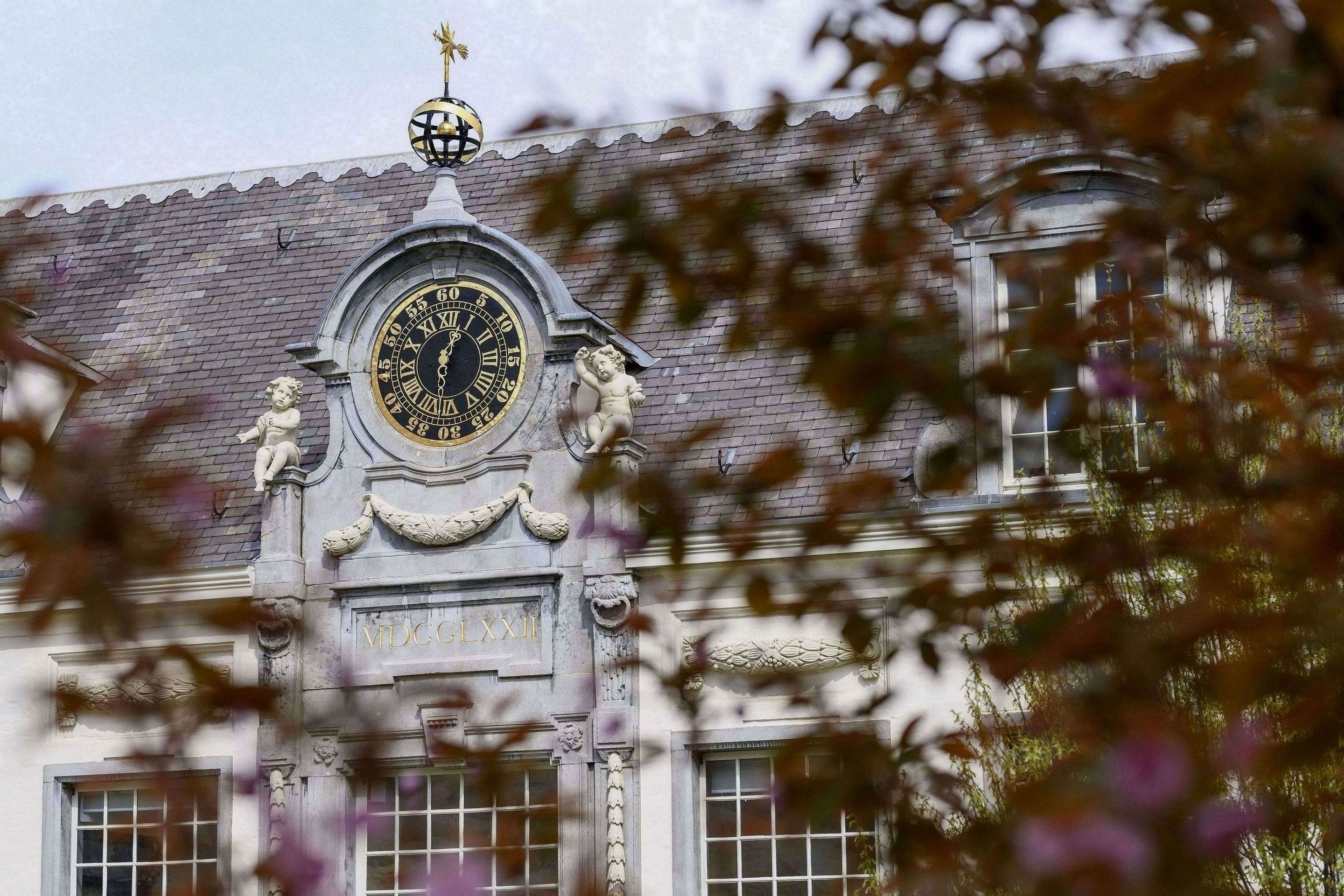 hypo-allergenic bedding, minibar, in-room safe, individually decorated