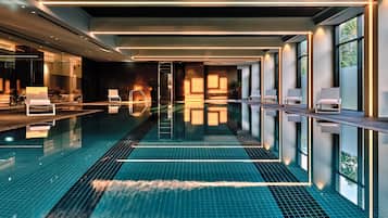 Indoor pool, pool loungers