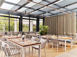 Restaurant - Crowne Plaza Sofia by IHG (Sofia)
