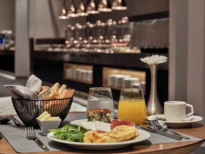 Restaurant - Crowne Plaza Sofia by IHG (Sofia)