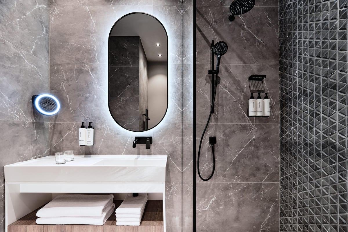 Bathroom | Free toiletries, hair dryer, towels