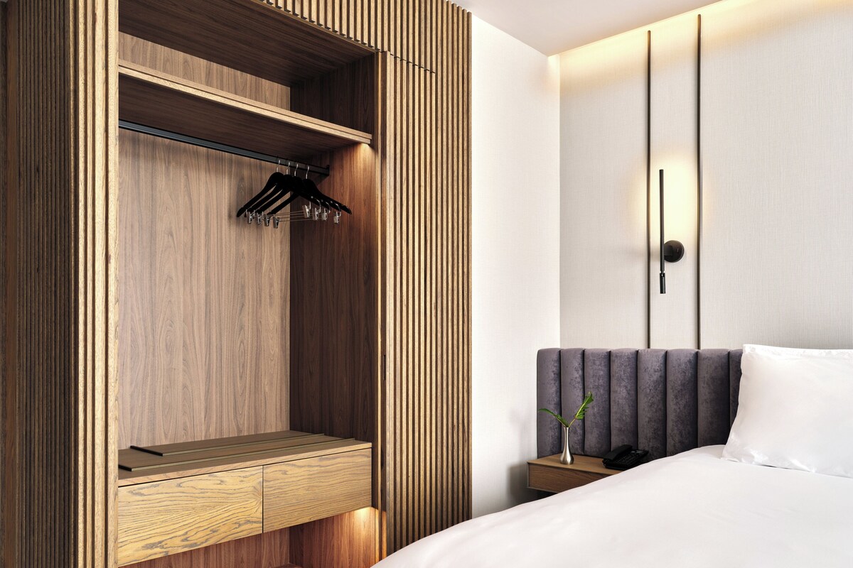 Rom – standard | Sengetøy av topp kvalitet, memory foam-senger, minibar og safe på rommet