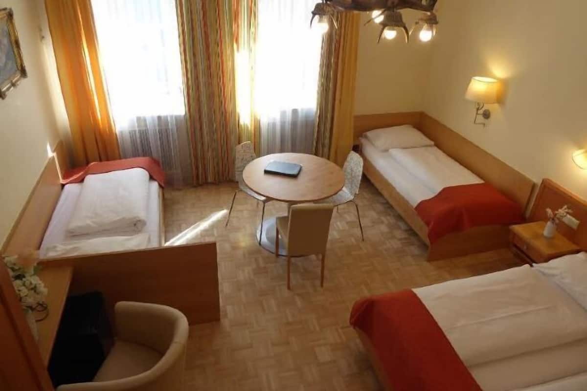 Hochwertige Bettwaren, Minibar, Zimmersafe, individuell eingerichtet