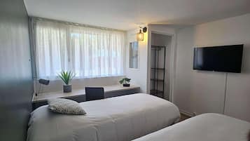 Ropa de cama de alta calidad y escritorio