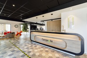 Lobby - Campanile Chartres (Chartres)