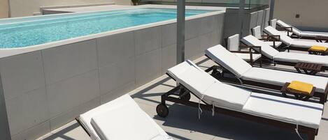 Alberca al aire libre por temporada