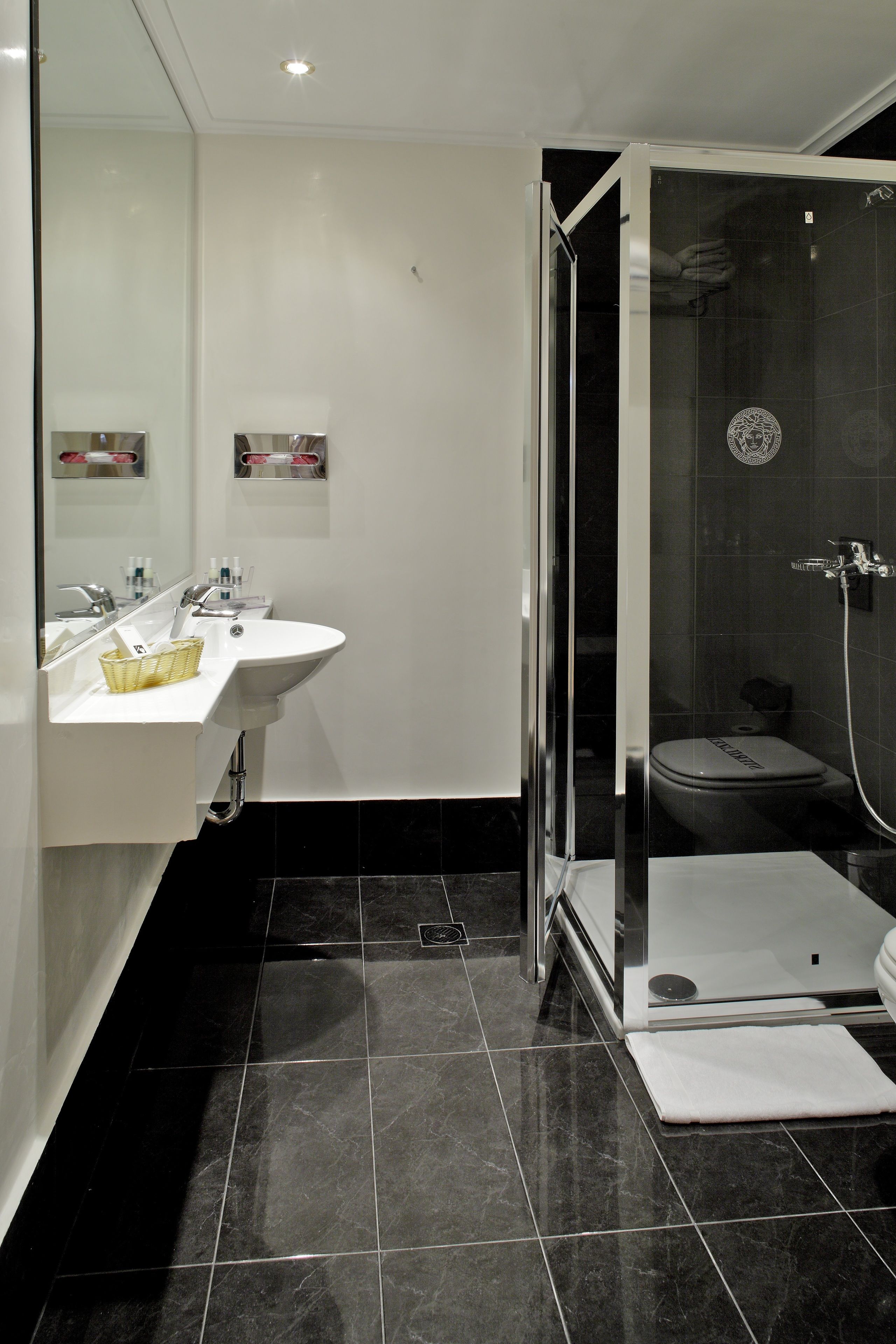 presidential suite, city view | bathroom | free toiletries, hair dryer, slippers, towels
