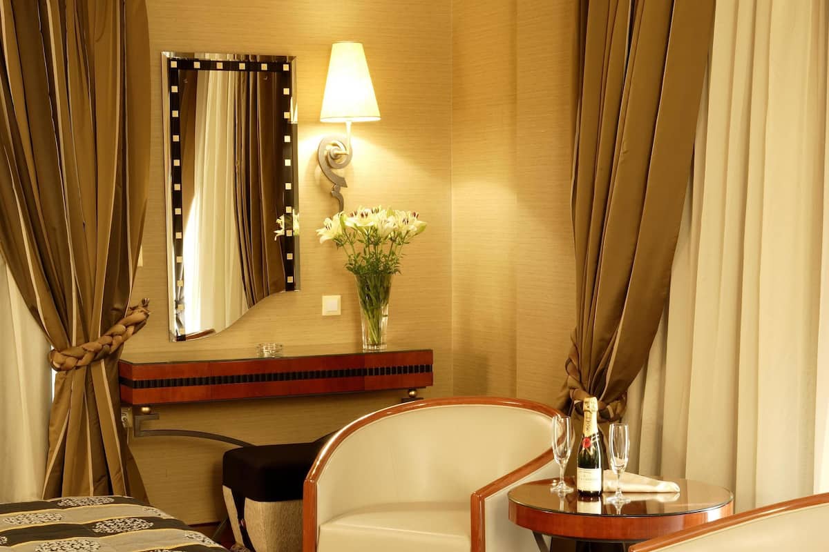 Premium bedding, minibar, in-room safe, soundproofing