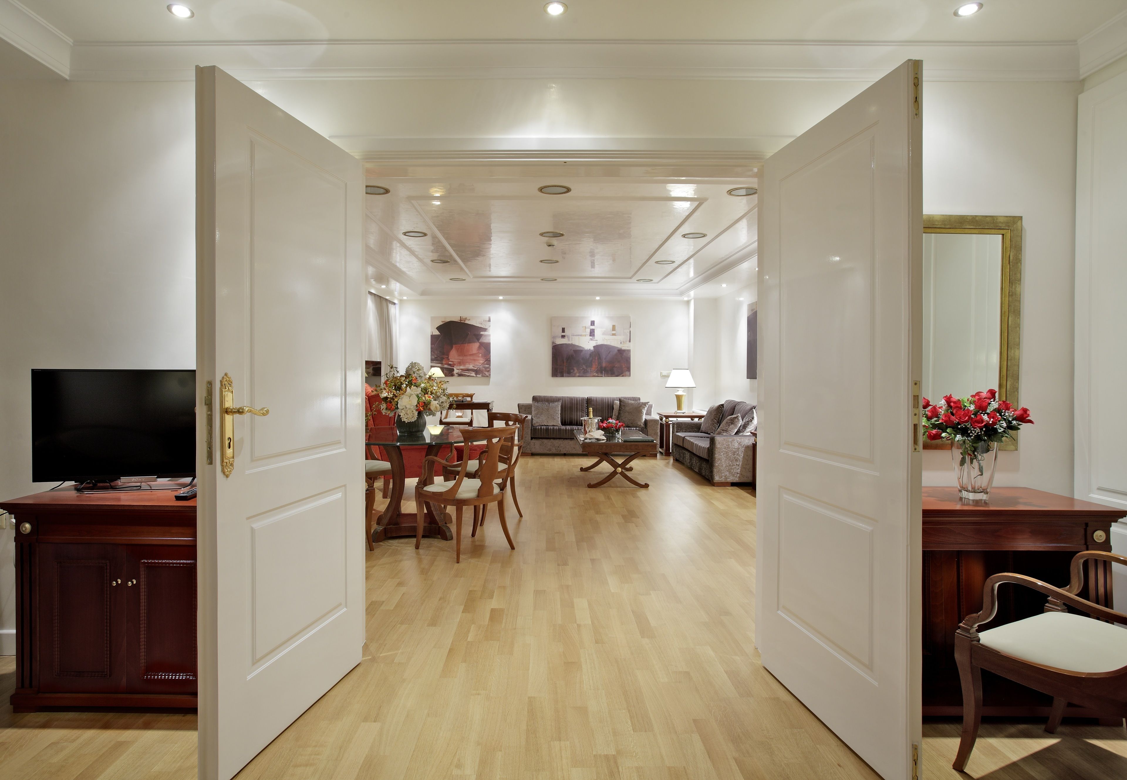 presidential suite, city view | premium bedding, minibar, in-room safe, soundproofing