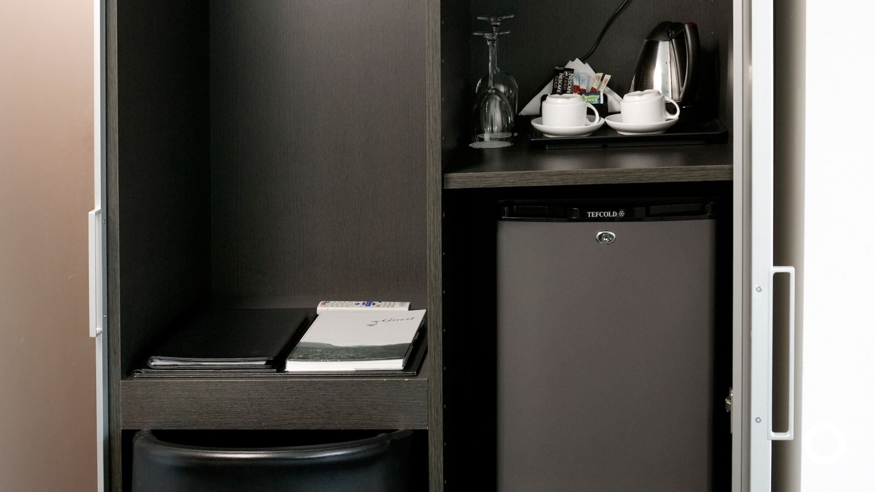 junior suite | 1 bedroom, minibar, in-room safe, desk