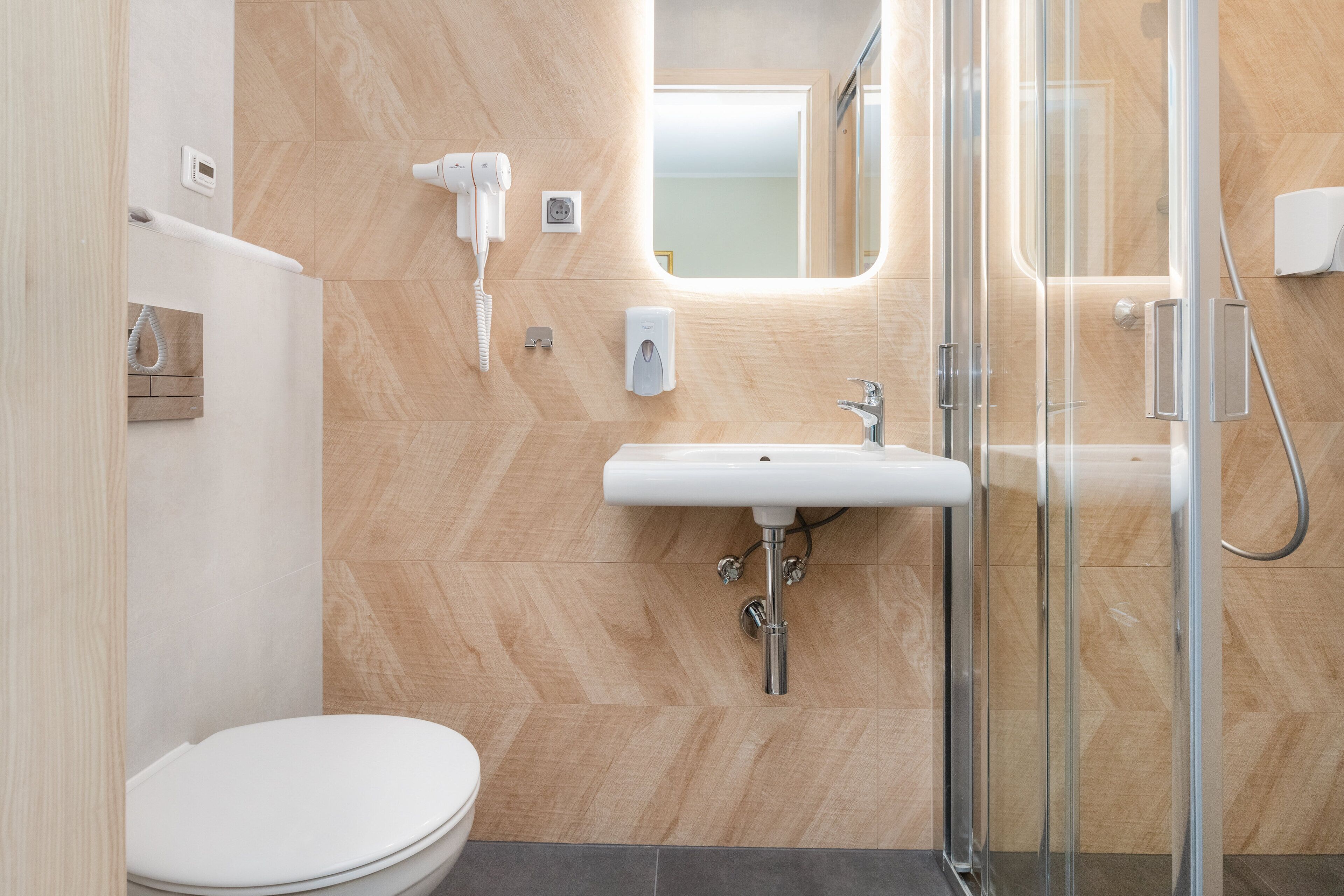 shower, free toiletries, hair dryer, towels