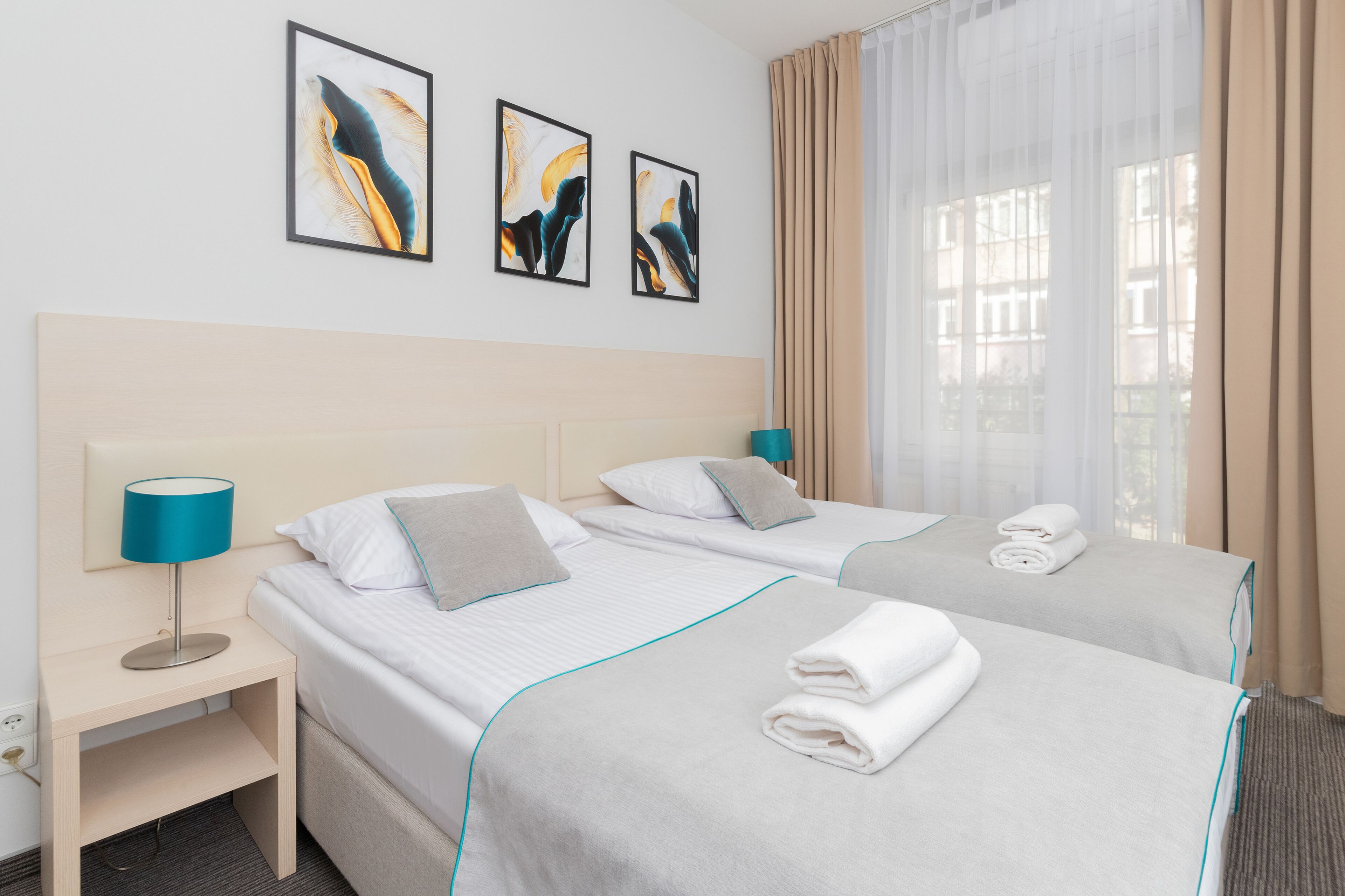 standard double or twin room | laptop workspace, iron/ironing board, free wifi, bed sheets