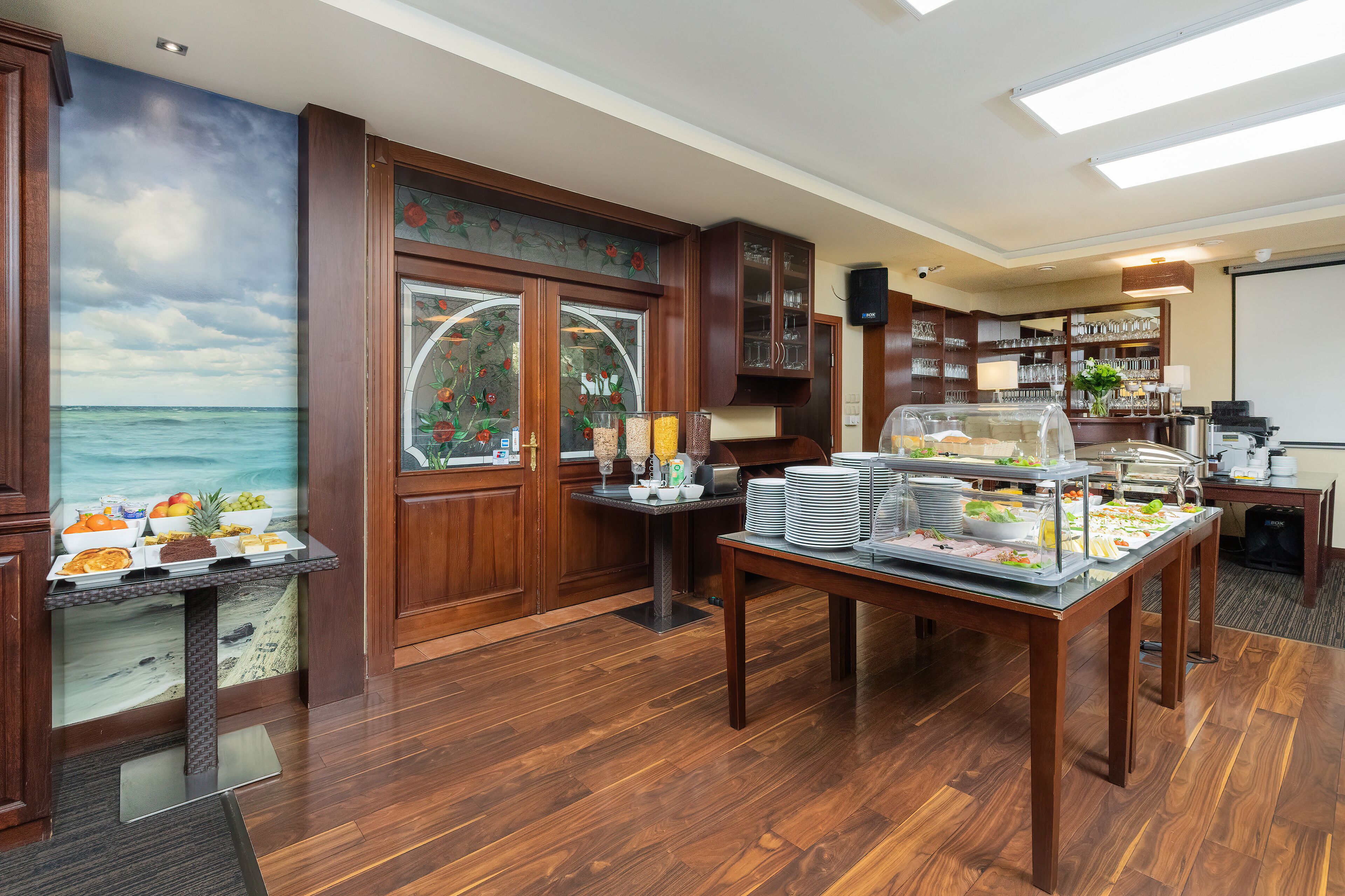 daily cooked-to-order breakfast (pln 44 per person)