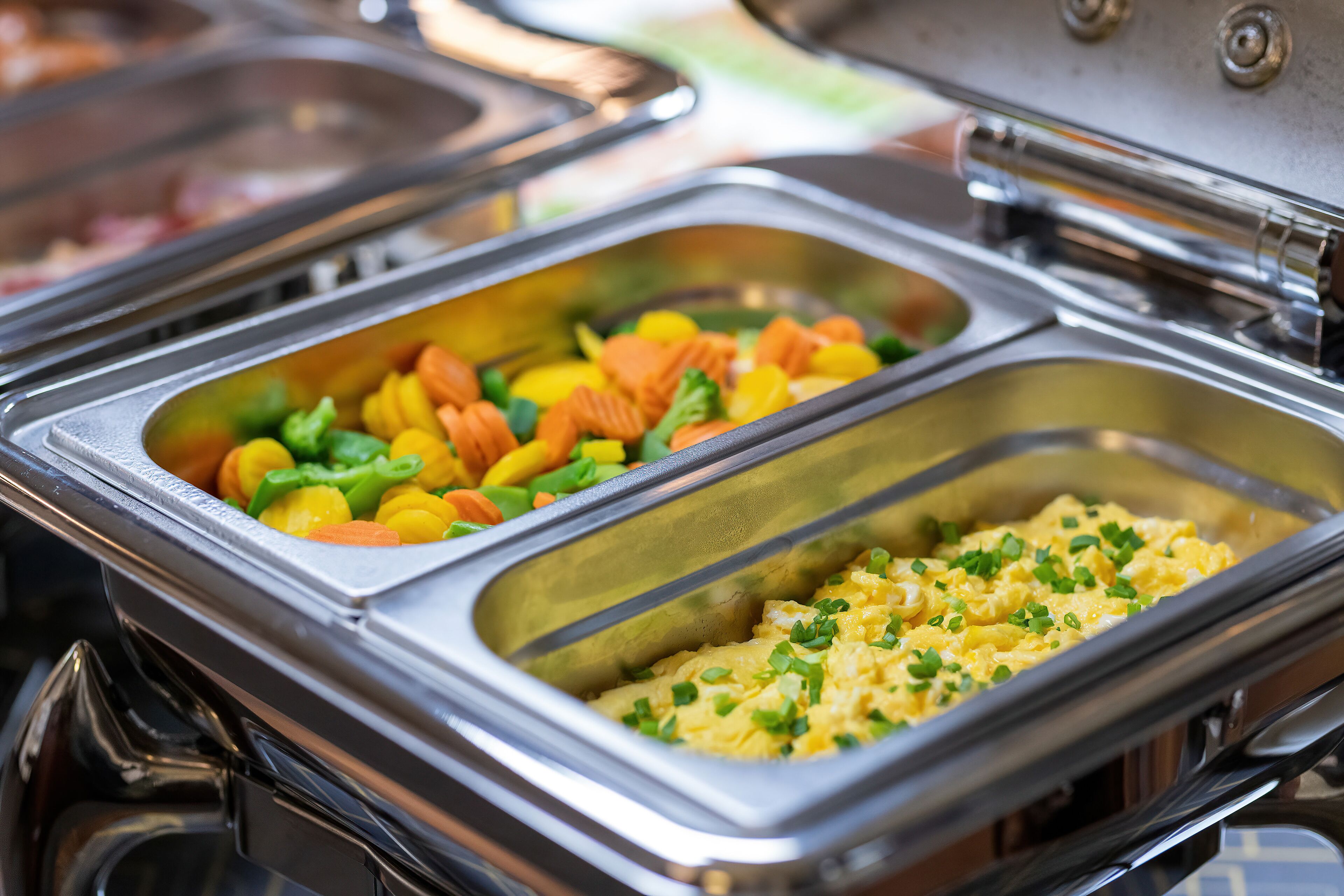 daily cooked-to-order breakfast (pln 44 per person)