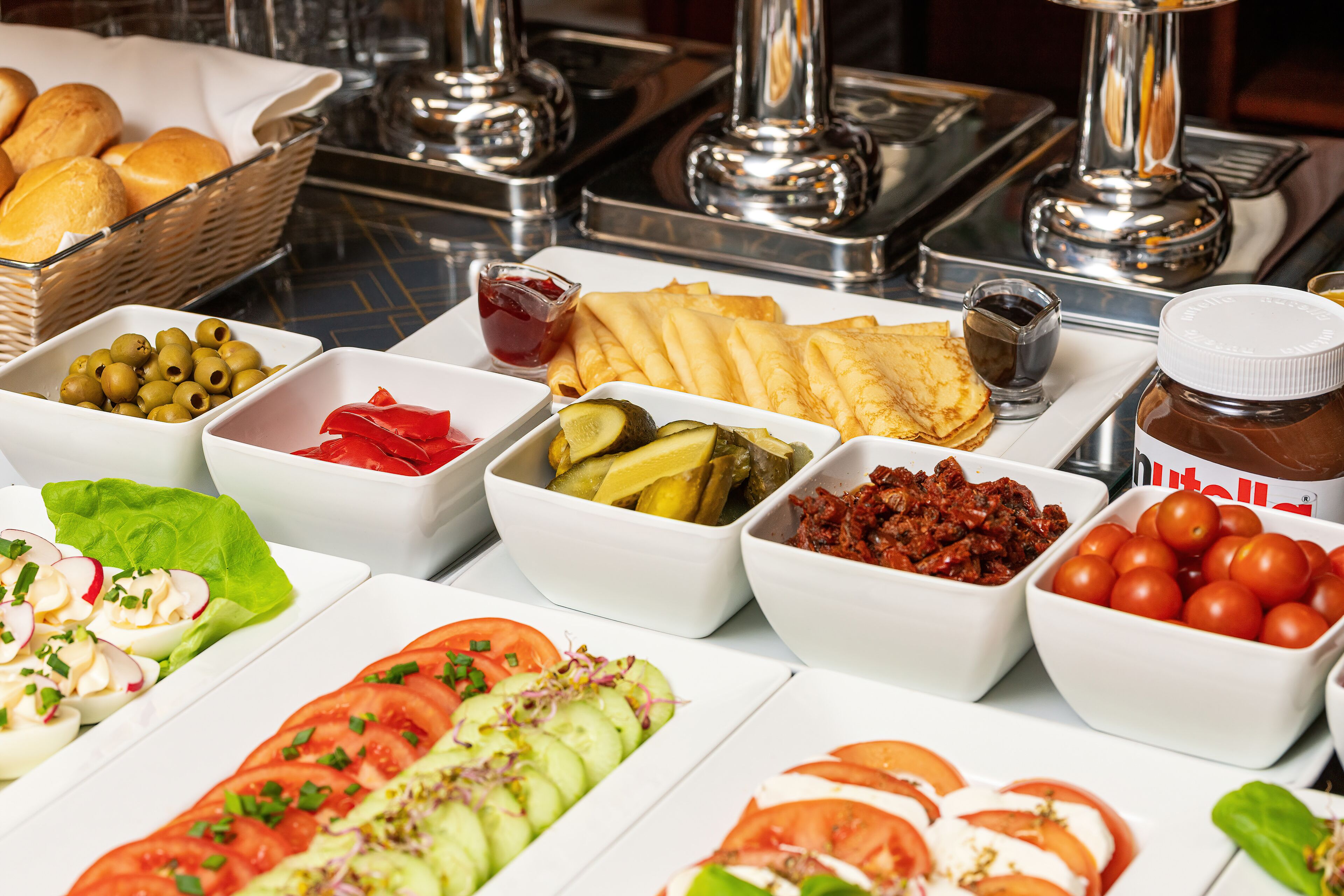 daily cooked-to-order breakfast (pln 44 per person)