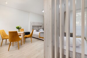 Familien-Vierbettzimmer | 1 Schlafzimmer, laptopgeeigneter Arbeitsplatz, Bügeleisen/Bügelbrett