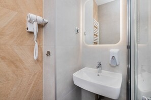 Standard Double or Twin Room | Bathroom - Villa Angela (Gdansk)