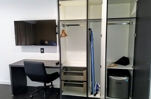 Ropa de cama de alta calidad y escritorio 