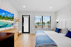 Ocean View Terrace King Room | Ferro/asse da stiro, Wi-Fi gratuito, lenzuola