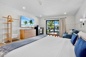 Pool View Terrace King Suite | Ferro/asse da stiro, Wi-Fi gratuito, lenzuola