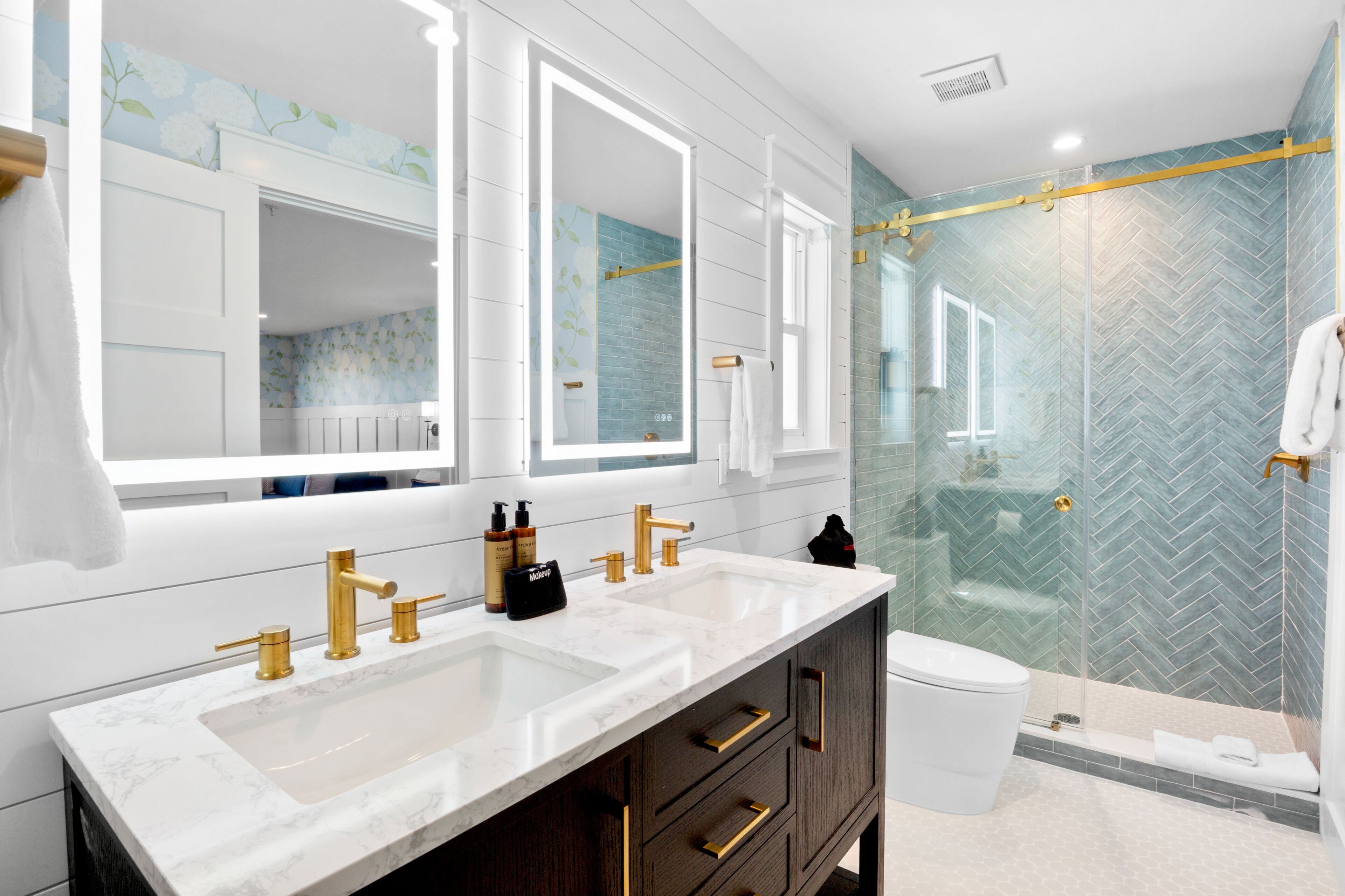 Resort View Terrace King Suite | Bathroom | Free toiletries, hair dryer, towels