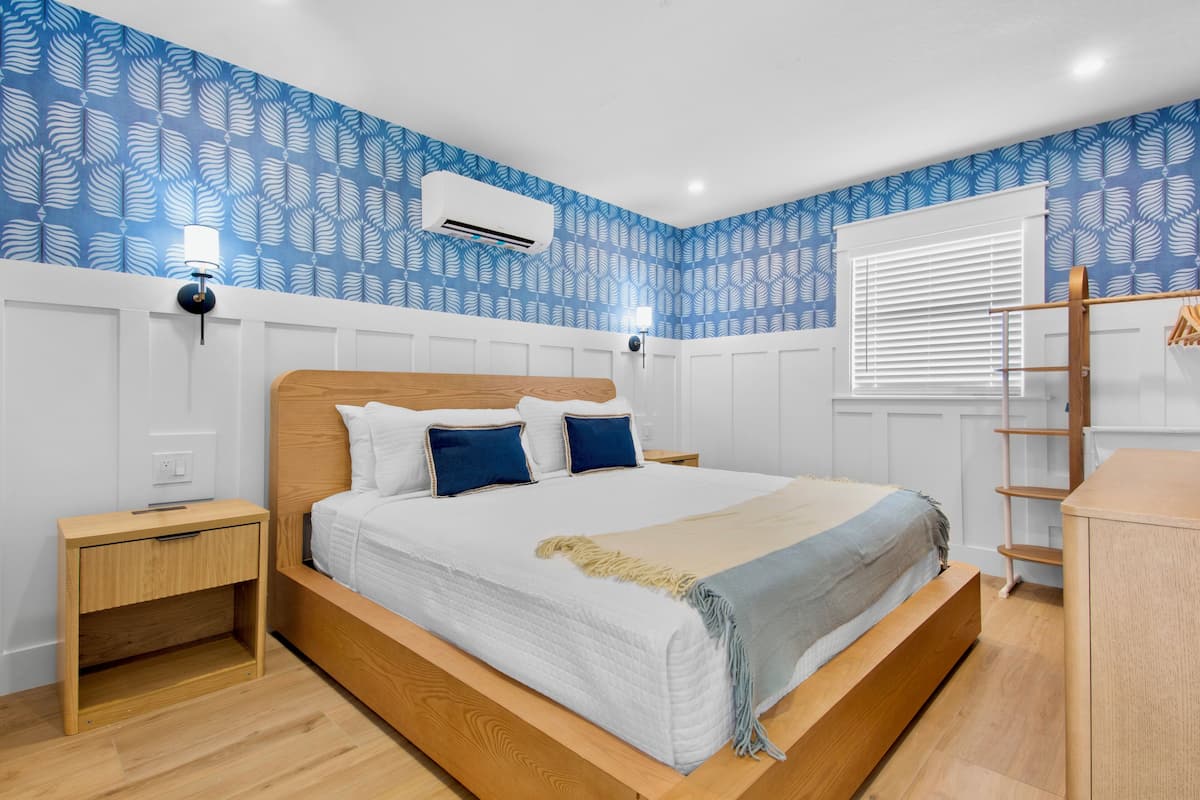 Resort View King Room with Terrace | Iron/ironing board, free WiFi, bed sheets