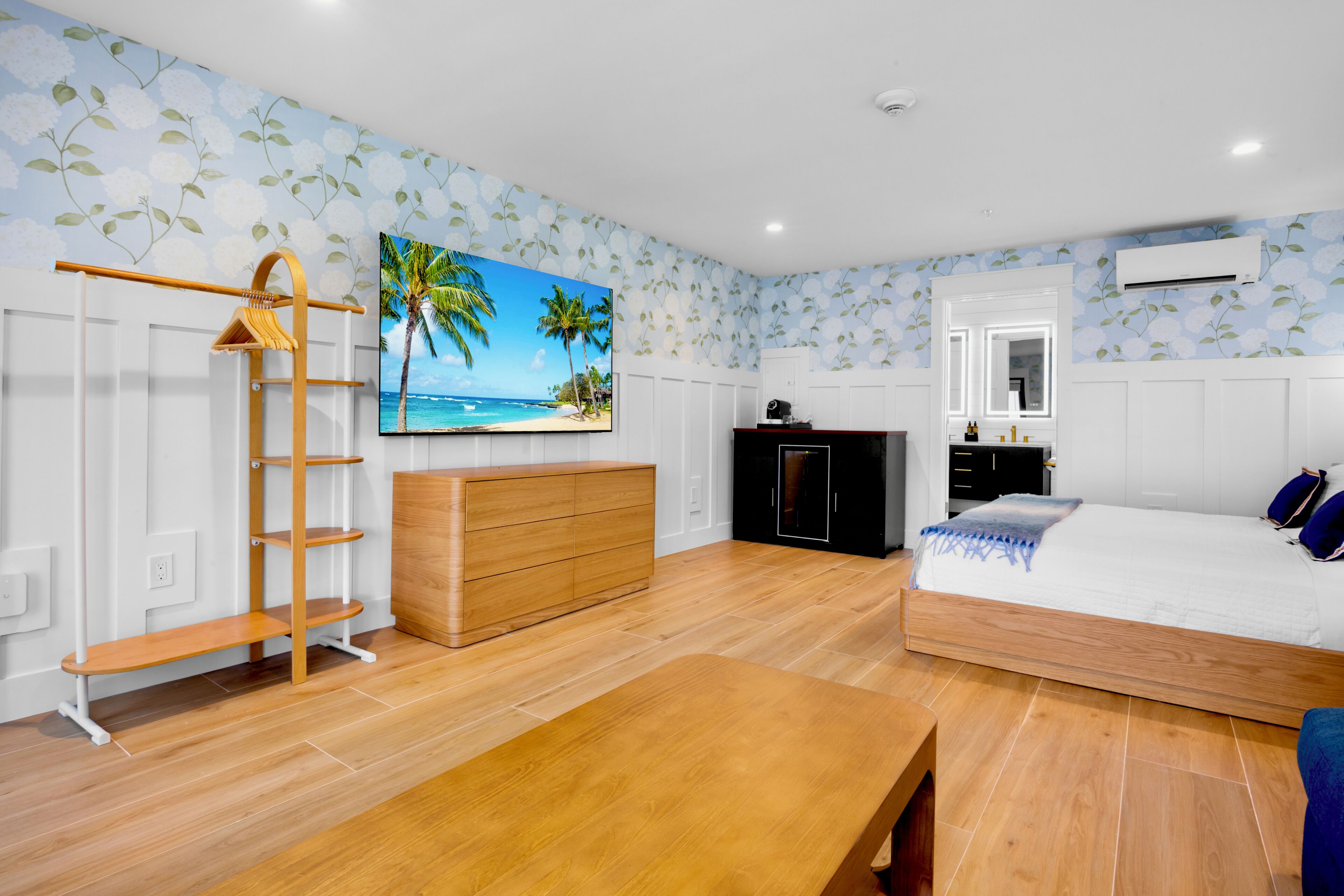 Resort View Terrace King Suite | 다리미/다리미판, 무료 WiFi, 침대 시트