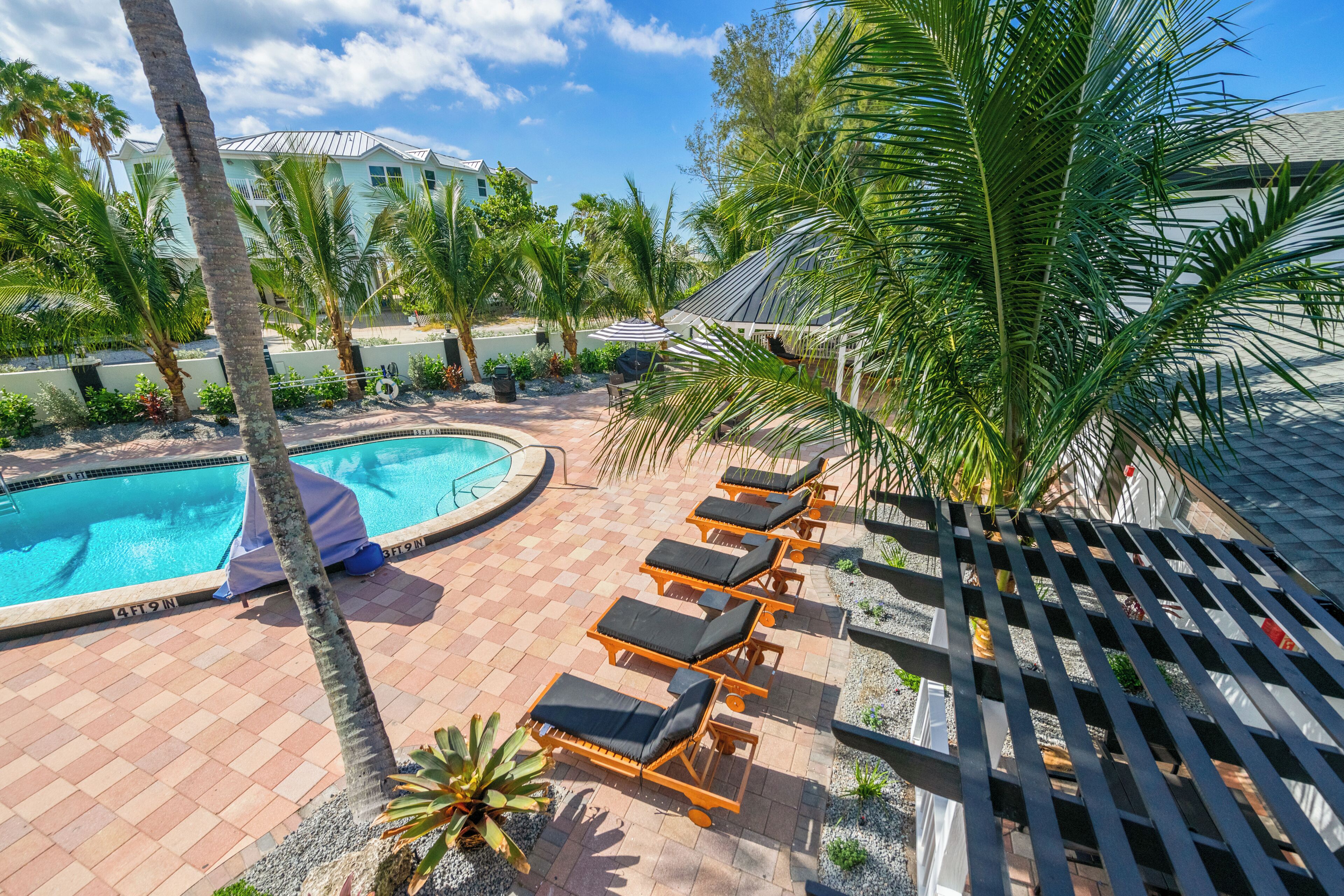 outdoor pool, pool loungers