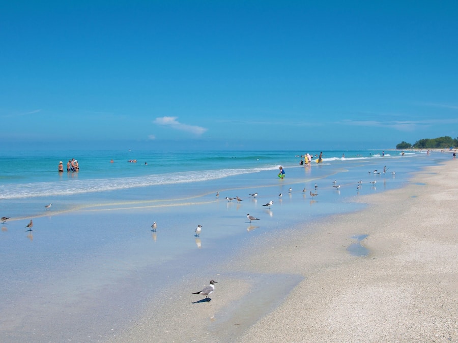 Beach nearby, white sand, beach towels