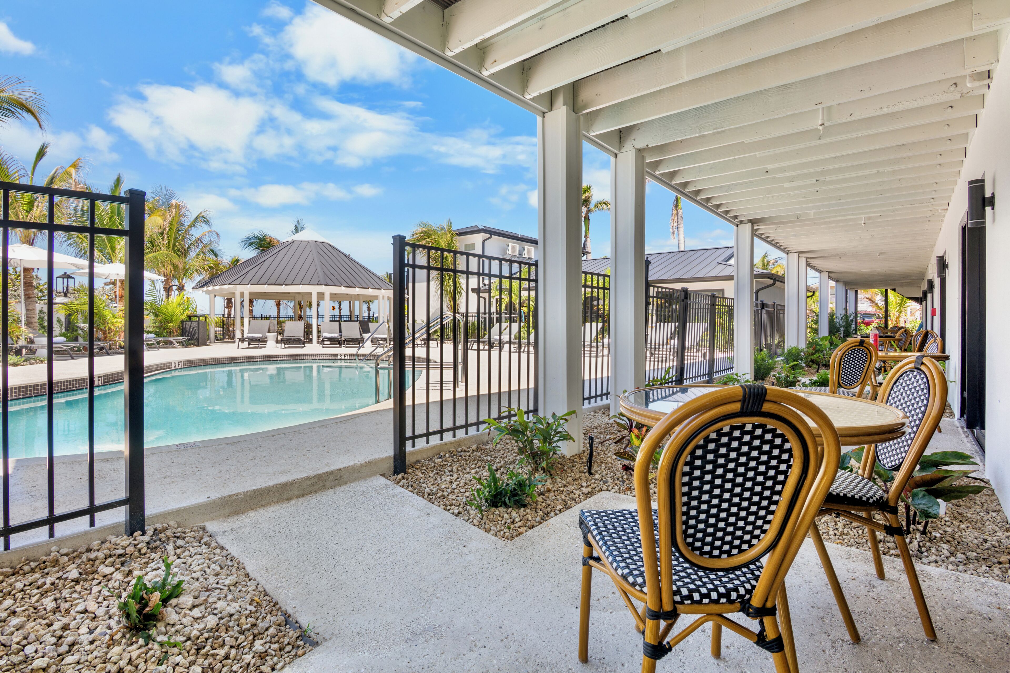 Pool View Terrace King Suite | Fer et planche à repasser, Wi-Fi gratuit, draps fournis