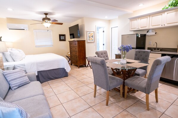 Premium Studio Suite, 1 King Bed with Sofa bed (Unit 108) | 1 bedroom, premium bedding, pillow-top beds, in-room safe