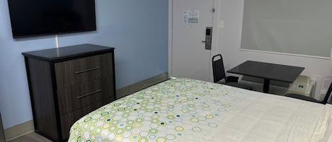 Studio, 1 Queen Bed, Accessible, Non Smoking | WiFi (free), bed sheets