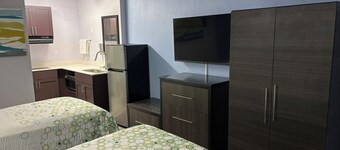 HomeTowne Studios by Red Roof Birmingham - Airport