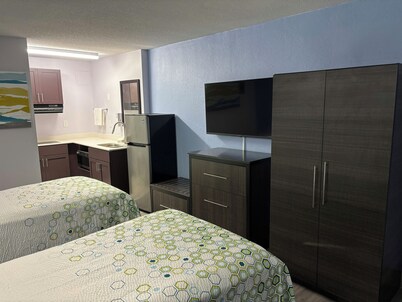 HomeTowne Studios by Red Roof Birmingham - Airport