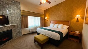 Luxury Suite, 1 King Bed with Sofa bed | Blackout drapes, free cribs/infant beds, rollaway beds, free WiFi - Rushmore Express Keystone (Keystone)