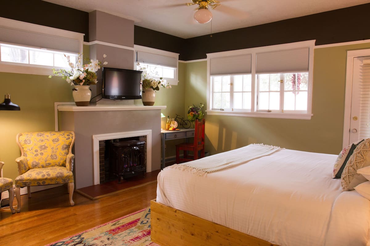 Junior Suite | Premium bedding, pillow-top beds, blackout curtains, iron/ironing board