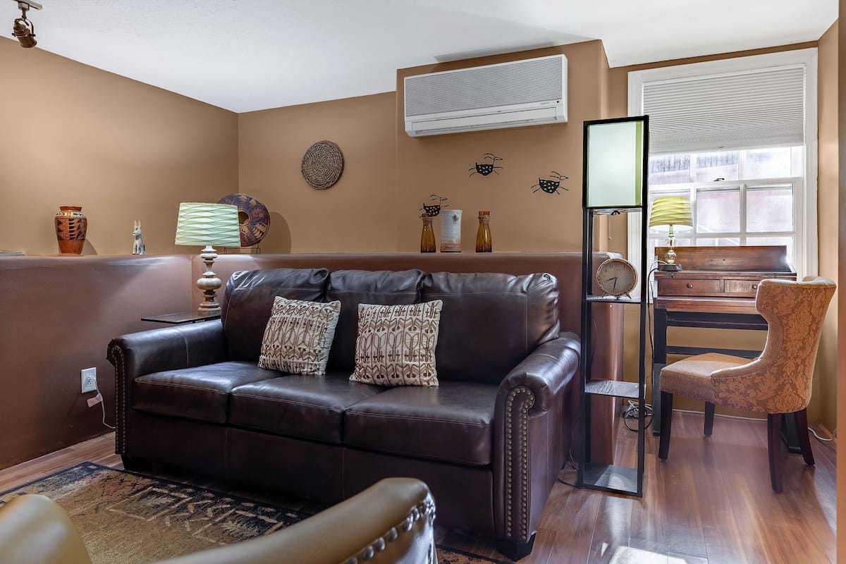 Deluxe Suite, 1 Bedroom | Living area | 40-inch flat-screen TV with cable channels, TV