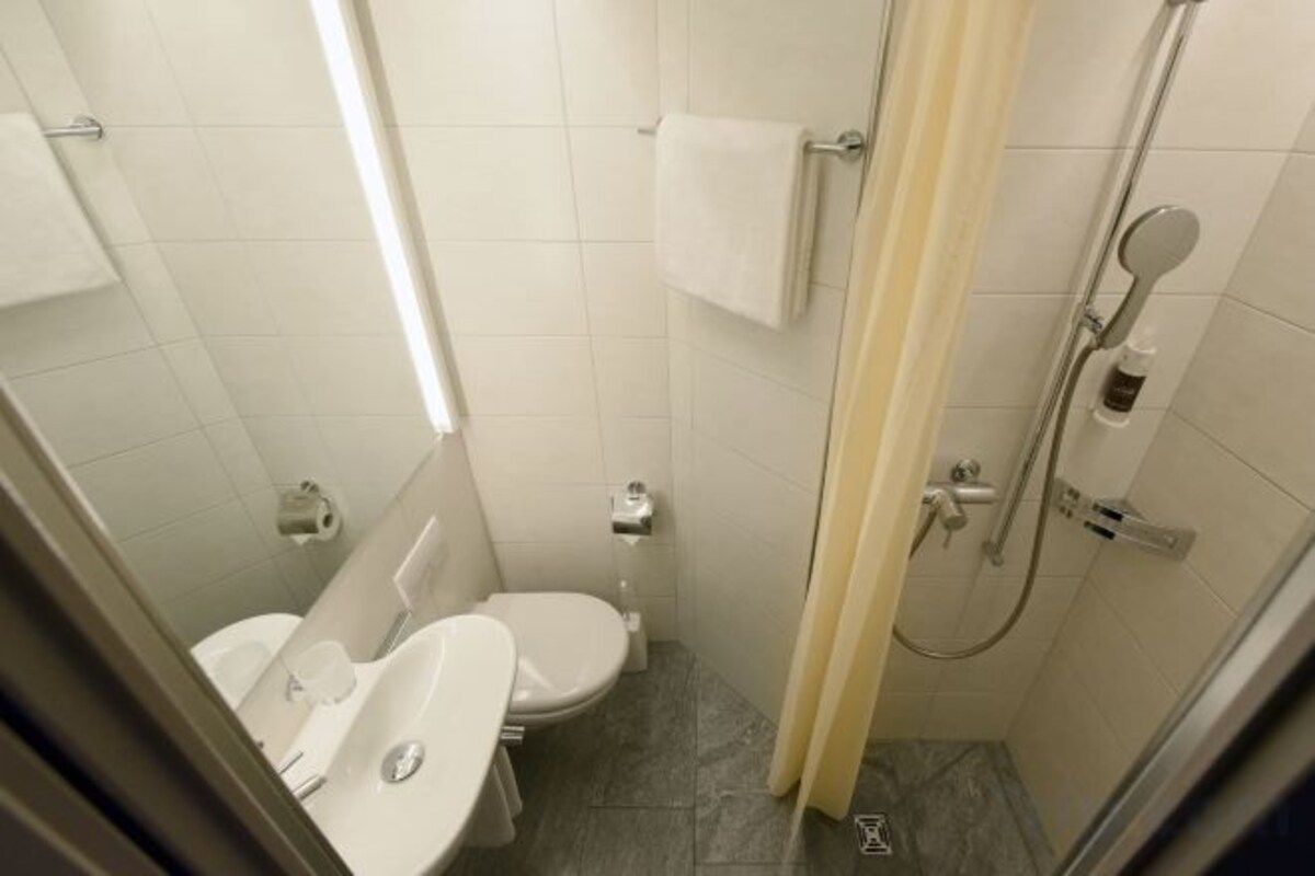 Salle de bain | Articles de toilette écologiques, séchoir à cheveux, pantoufles