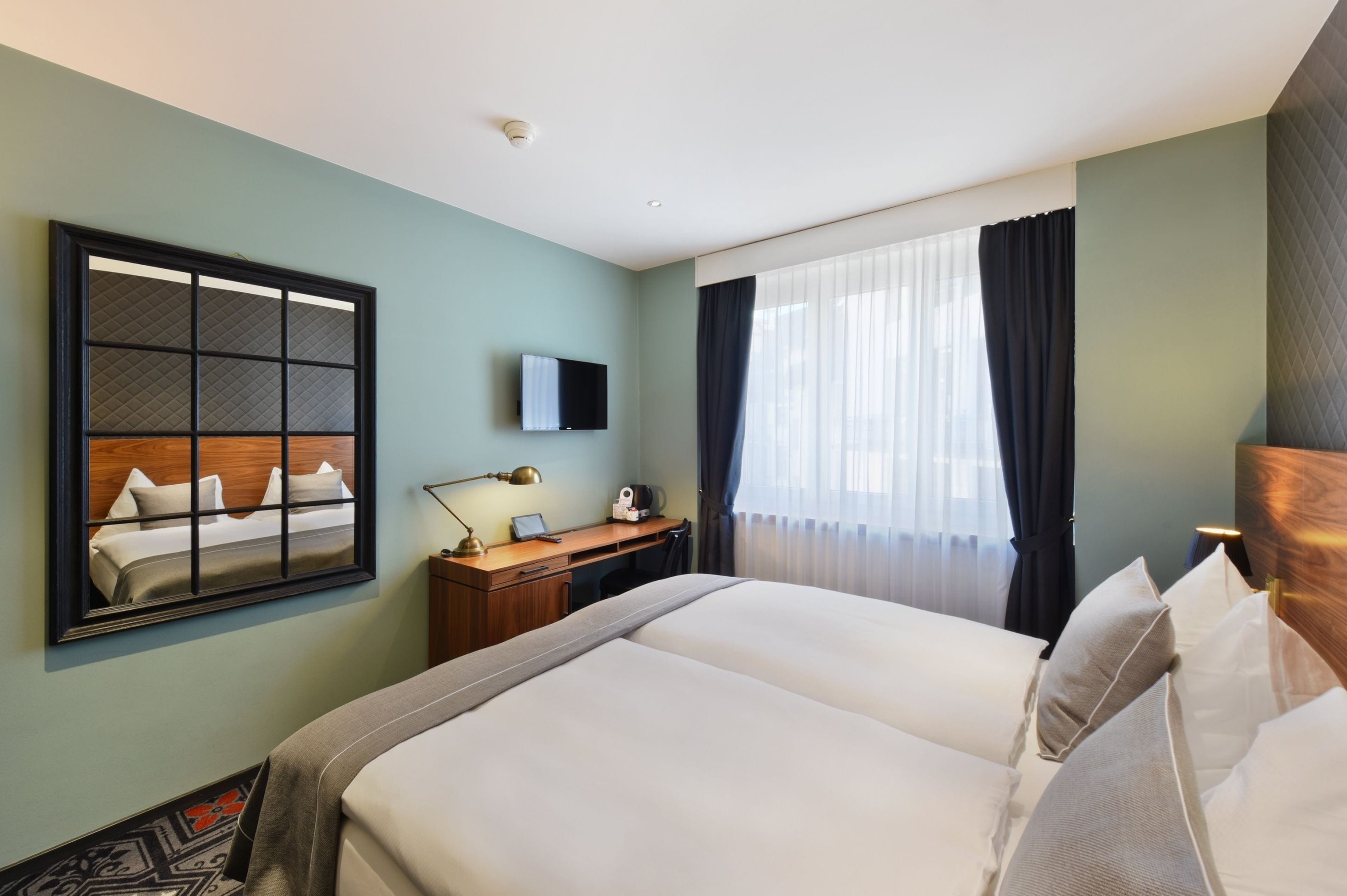 economy double room | minibar, in-room safe, desk, rollaway beds