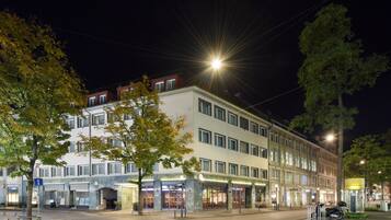 Façade de lâhĂ©bergement - soirĂ©e/nuit